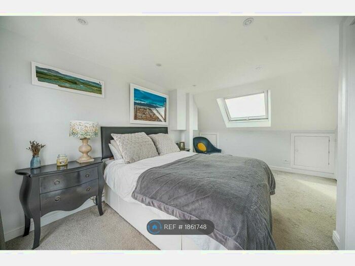 4 Bedroom Terraced House To Rent In Lynhurst Crescent, Uxbridge, UB10