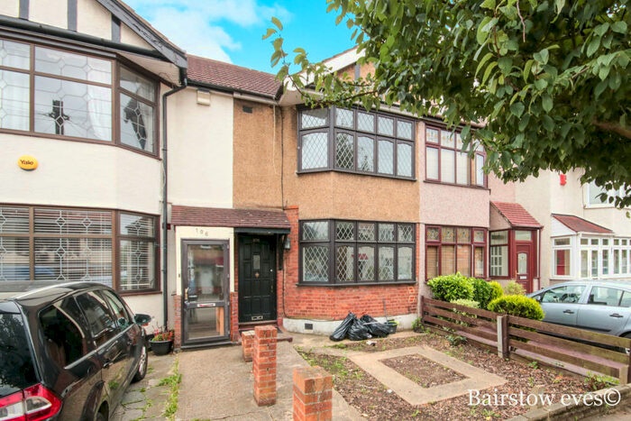 2 Bedroom House To Rent In Woodford Green, Essex, IG8