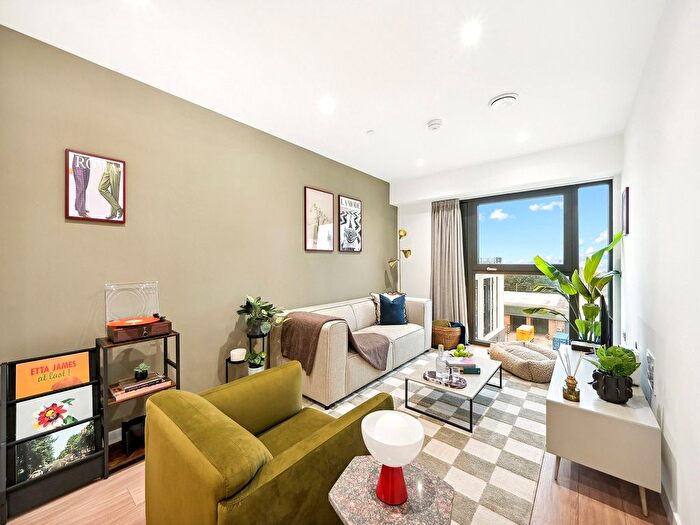 1 Bedroom Flat To Rent In Uncle Acton, Victoria Road, W3