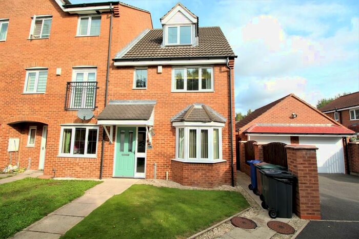 3 Bedroom Town House To Rent In Kingfisher Drive, Wombwell, S73
