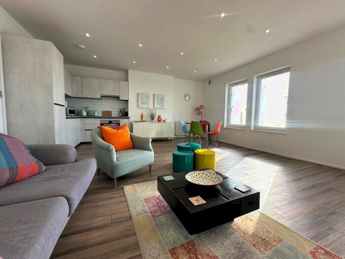 2 Bedroom Flat To Rent In Marine Parade, Hythe, CT21