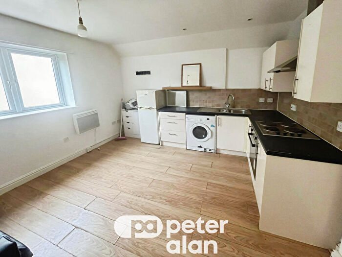 1 Bedroom Flat To Rent In Albany Road, CF24