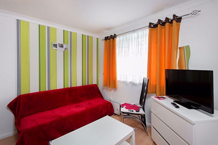 1 Bedroom Flat To Rent In Dehavilland Close, Northolt, UB5