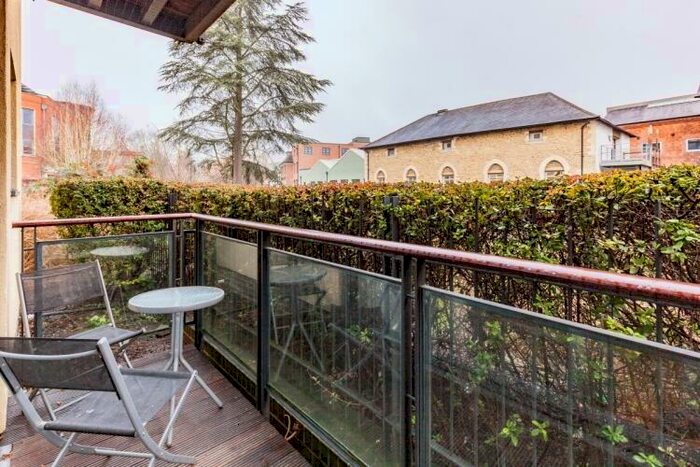 2 Bedroom Apartment To Rent In The Stream Edge, Oxford, OX1