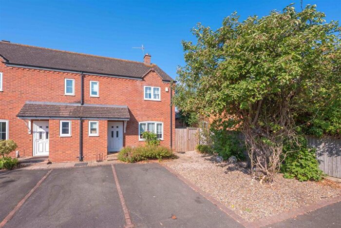 3 Bedroom End Of Terrace House For Sale In West Green Drive, Stratford-Upon-Avon, CV37