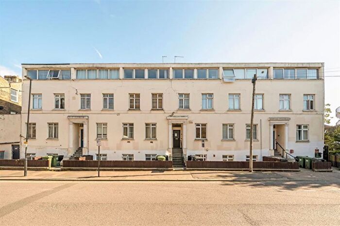 3 Bedroom Flat To Rent In Eastdown Park, Lewisham, SE13