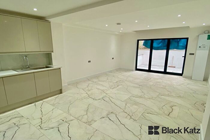 1 Bedroom Flat To Rent In Old Kent Road, London, SE1