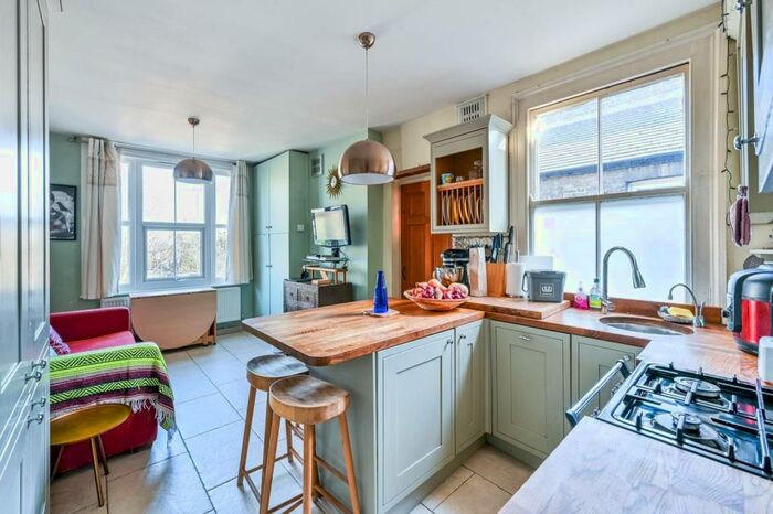 2 Bedroom Flat To Rent In Hither Green Lane, Hither Green, London, SE13