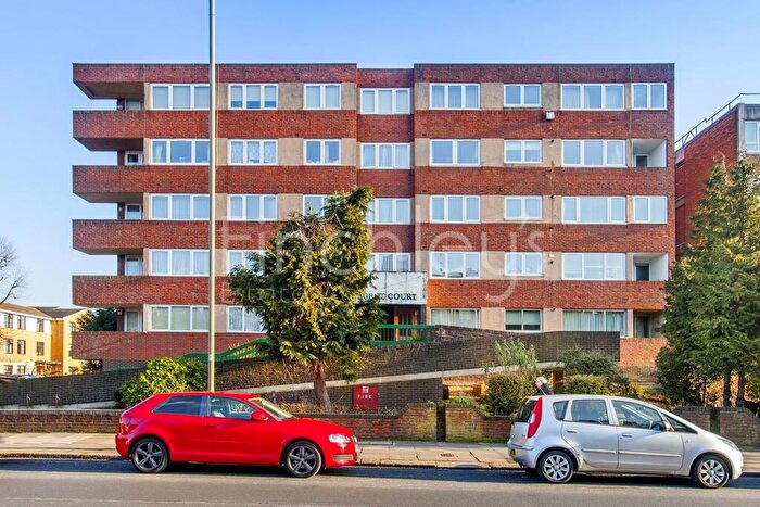 2 Bedroom Flat To Rent In Ballards Lane, Regent Court, N3