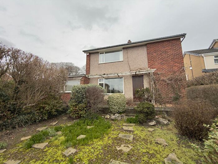 3 Bedroom Detached House For Sale In Grange Avenue, Garforth, Leeds, LS25