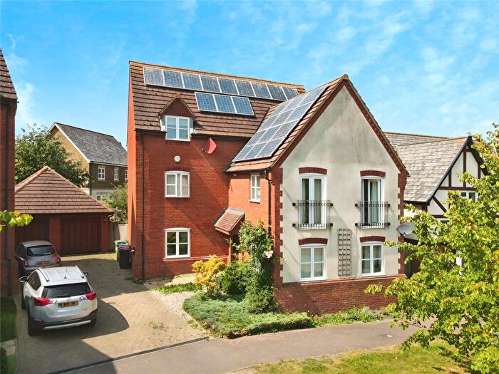 5 Bedroom Detached House For Sale In Wickstead Avenue, Grange Farm, Milton Keynes, MK8