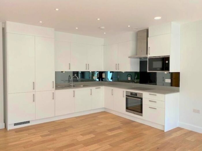 2 Bedroom Flat To Rent In Pridewell Court, Pynnacles Close, Stanmore, Middlesex, HA7