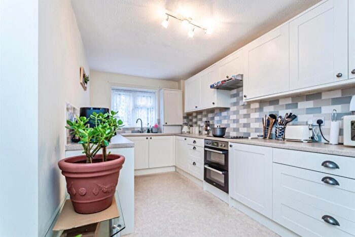 2 Bedroom Maisonette For Sale In Bristol Close, Crawley, RH10