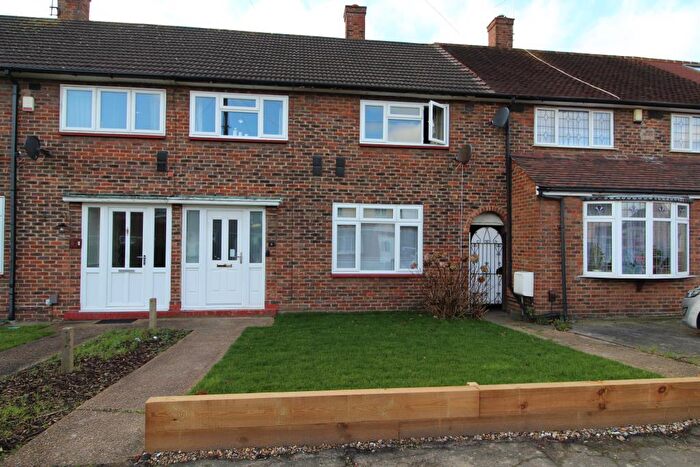 3 Bedroom Terraced House To Rent In Melksham Green, Romford, Essex, RM3
