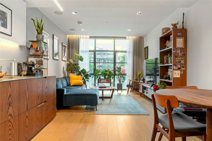 1 Bedroom Apartment To Rent In Bartholomew Close, Farringdon, Barbican, London, EC1A