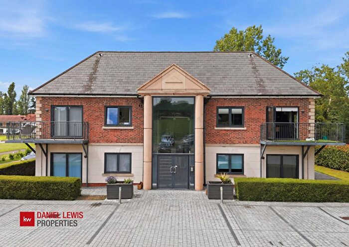 2 Bedroom Flat For Sale In Abridge Road, Chigwell, IG7