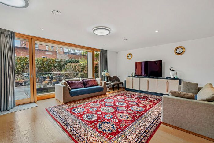 3 Bedroom Flat For Sale In Vicarage Gate House Vicarage Gate, Kensington, London, United Kingdom, Kensington, W8