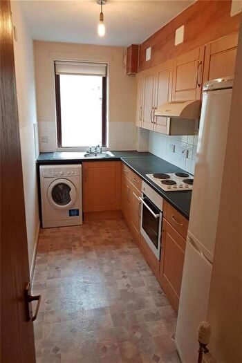 2 Bedroom Flat To Rent In Dalgety Avenue, EH7