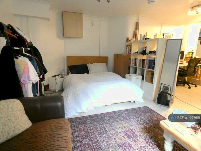 Studio To Rent In Albion Road, London, N16