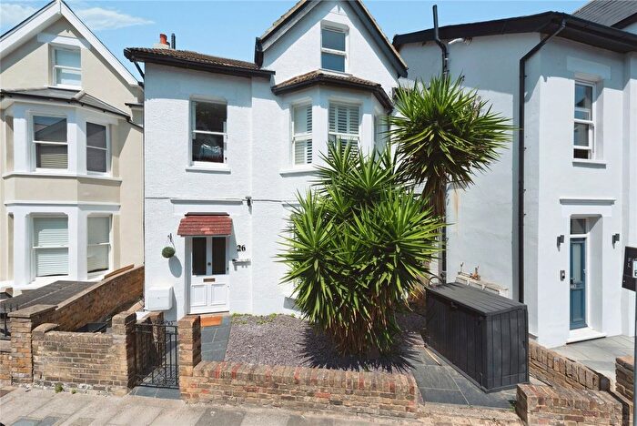 1 Bedroom Flat To Rent In Larkfield Road, Richmond, TW9