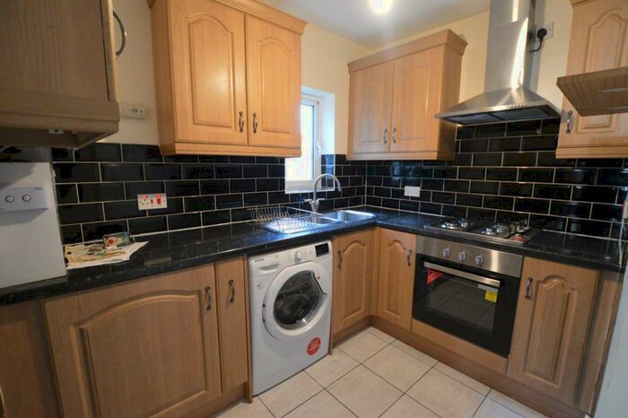 2 Bedroom Flat To Rent In Hoe Street, Walthamstow, E17