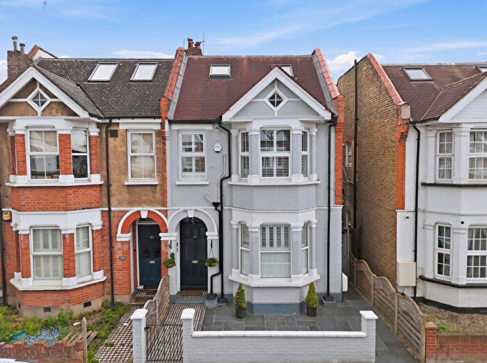 4 Bedroom Maisonette For Sale In Vaughan Road, Harrow, HA1