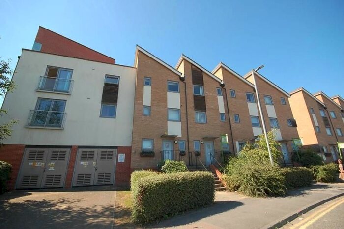 3 Bedroom Flat To Rent In Hawkins Road, Colchester, CO2