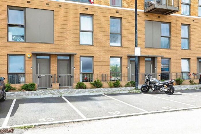 3 Bedroom House For Sale In Gillingham Gate Road, Chatham, Kent, ME4