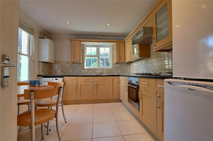 2 Bedroom Flat To Rent In Fox Hill, London, SE19