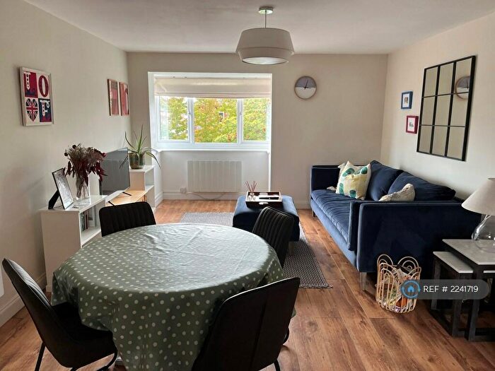 2 Bedroom Flat To Rent In Paulus Court, Chichester, PO19