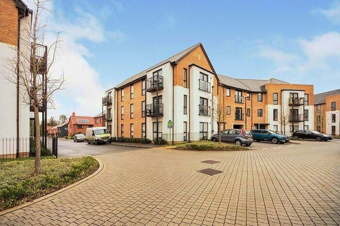 2 Bedroom Flat To Rent In Wills Crescent, Leybourne, West Malling, ME19