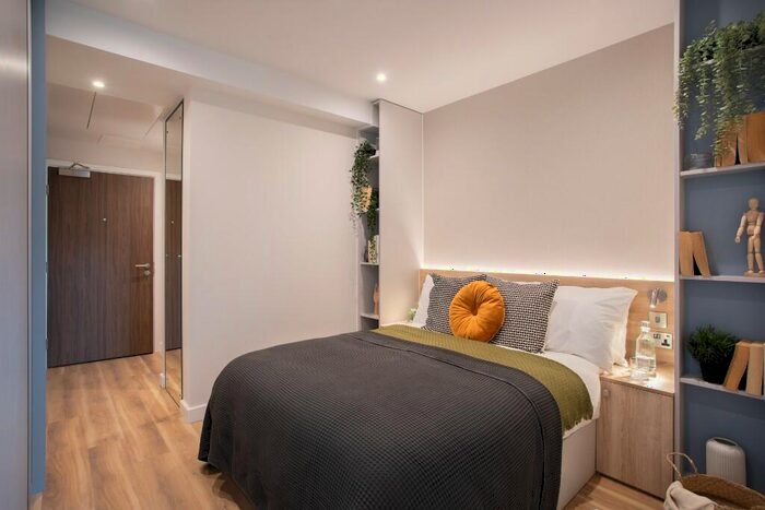 Studio To Rent In College Road, East Croydon, London, CR0