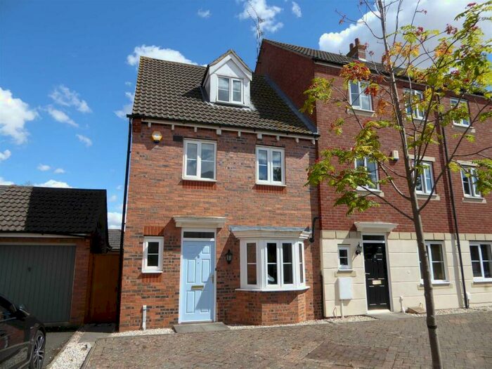 3 Bedroom Town House To Rent In Costard Avenue, Warwick Gates, Warwick, CV34