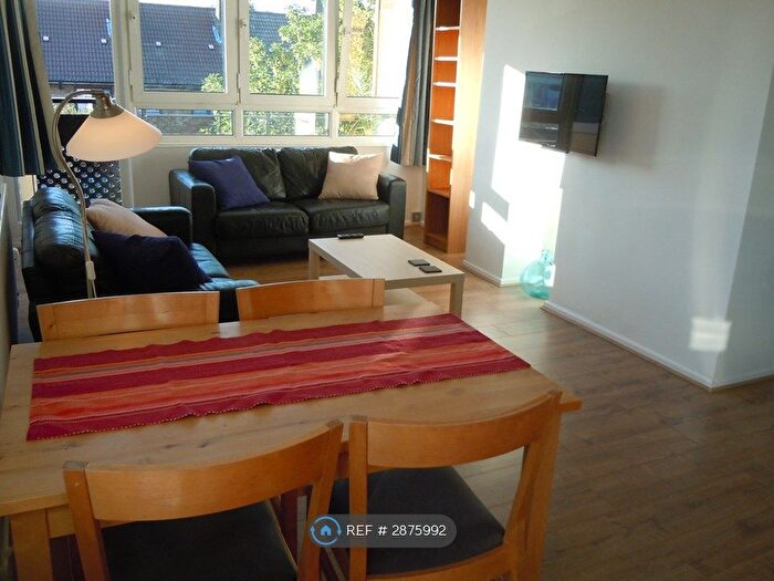 2 Bedroom Flat To Rent In Chilton Grove, London, SE8
