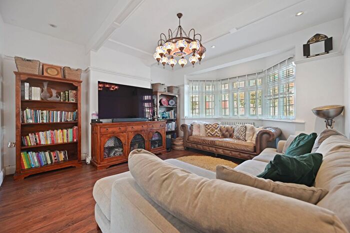 5 Bedroom Property For Sale In Hillcote Avenue, London, SW16
