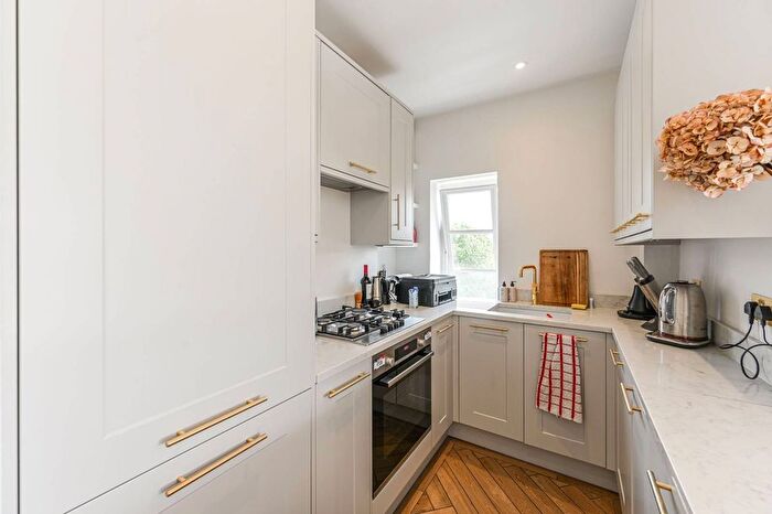 2 Bedroom Flat To Rent In Sloane Court East, Sloane Square, London, SW3