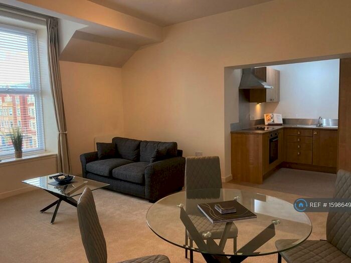 2 Bedroom Flat To Rent In Clifton Drive North, Lytham St. Annes, FY8