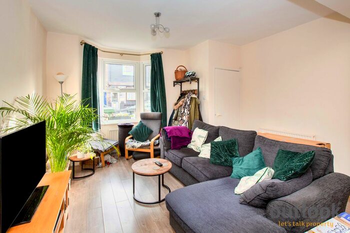 2 Bedroom Terraced House To Rent In Oakdale Road, London, E11