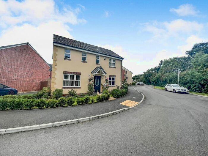 3 Bedroom Detached House For Sale In Oatlands, Swindon, Wiltshire, SN5