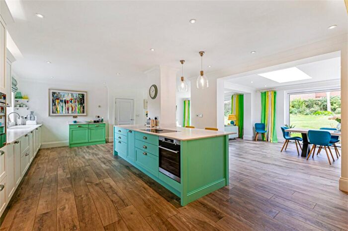 7 Bedroom Detached House To Rent In Lockestone Close, Weybridge, KT13