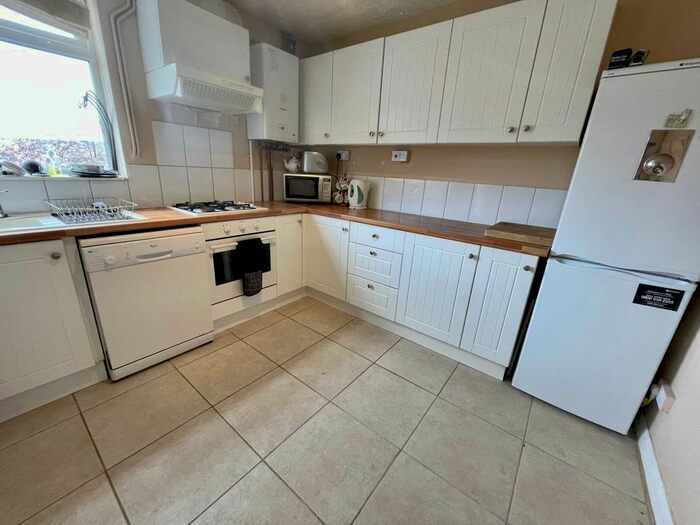 3 Bedroom Maisonette To Rent In Woodfield Lane, Ashtead, KT21