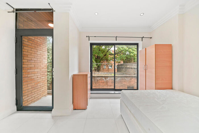 4 Bedroom Mews To Rent In Lotus Mews, Holloway, N19