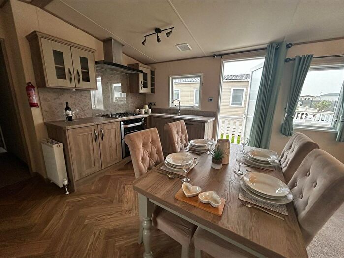 2 Bedroom Mobile/park Home For Sale In Dymchurch Road, New Romney, TN28
