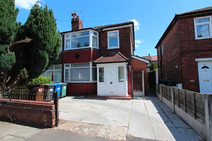 3 Bedroom Semi-Detached House For Sale In Maple Avenue, Whitefield, M45
