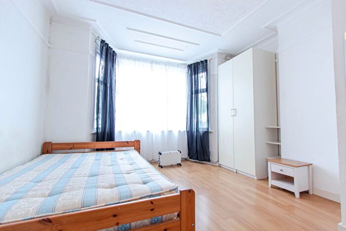 Studio To Rent In Hallswelle Road, Temple Fortune, Golders Green, Temple Fortune, Golders Green, NW11