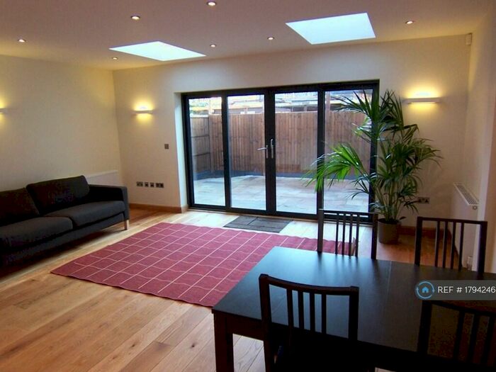 3 Bedroom Terraced House To Rent In Wedmore Street, London, N19