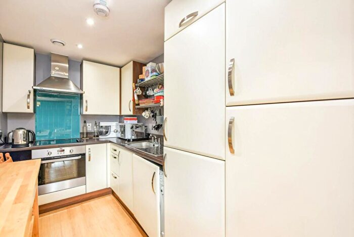 1 Bedroom Flat To Rent In Seven Sisters Road, Finsbury Park, London, N4