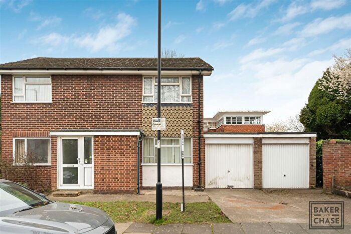 2 Bedroom Maisonette To Rent In Homestead Paddock, London, N14