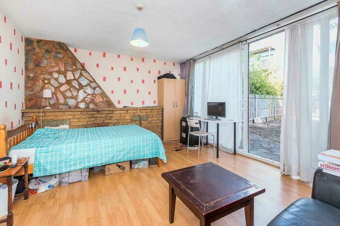 4 Bedroom End Of Terrace House To Rent In Eric Street, Mile End, London, E3