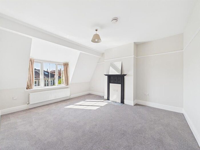 2 Bedroom Apartment To Rent In Henleaze Road, Henleaze, Bristol, BS9